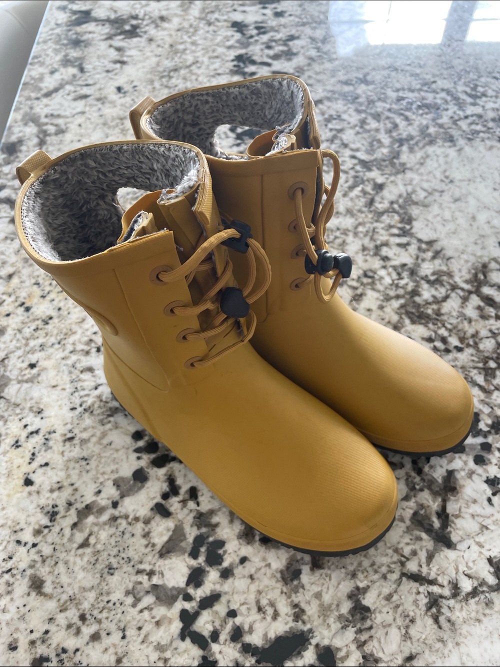 Bogs (Amanda Plush) Mustard Yellow Waterproof Lace-Up Rain Boots youth 5